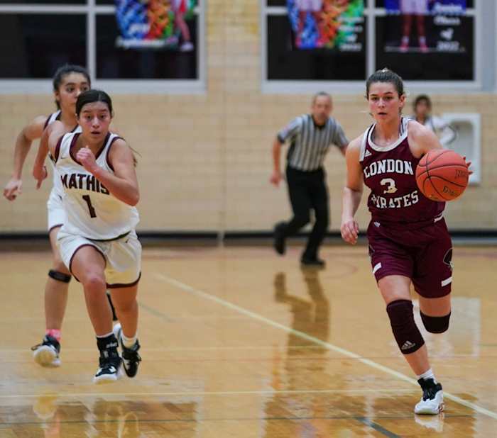 mathis-london-girls-basketball-playoffs00013